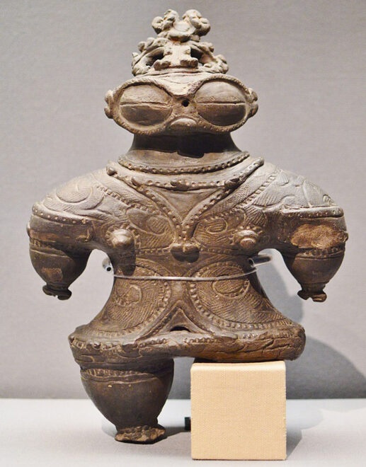 土偶 青森県亀ヶ岡遺跡出土（重要文化財・東京国立博物館所蔵）／遮光器土偶の代表例_ウィキペディアより