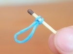 もしもの時に使える！？　輪ゴムとマッチ棒だけで火をつける方法