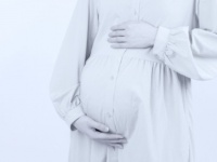 「妊娠9か月、道にうずくまる仕事帰り。日焼けしたガテン系おじさんたちは私の大きなお腹を見るなり...」（千葉県・50代女性）