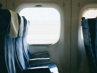 新幹線車内は「公共の場」でしょうに...（画像はイメージ）