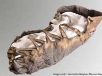 2000年以上前の革製の子供の靴が古代の岩塩坑から発見される。保存状態は良好