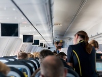 中国の航空当局が客室乗務員におむつ着用を通達。感染リスク回避の為