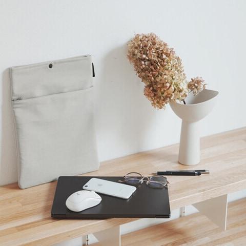 通勤バッグの圧迫問題を解決！　かさばらないPCケースがbon momentから新登場