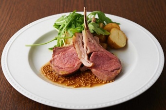 「アイスランド産極上ラムチョップのグリル」