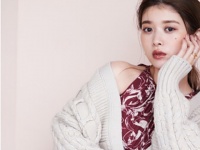 馬場ふみかが着こなすスナイデル秋の最新LOOKが話題！