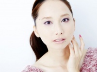 【秋メイク～華やか編～】バーガンディのアイメイクが目を惹く、華やぎオフィスメイク