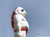 気になりすぎる存在、「鯉人（コイマン）」のカプセルトイが販売中