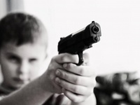 アメリカの子供たちの死因トップが銃関連、交通事故を上回る