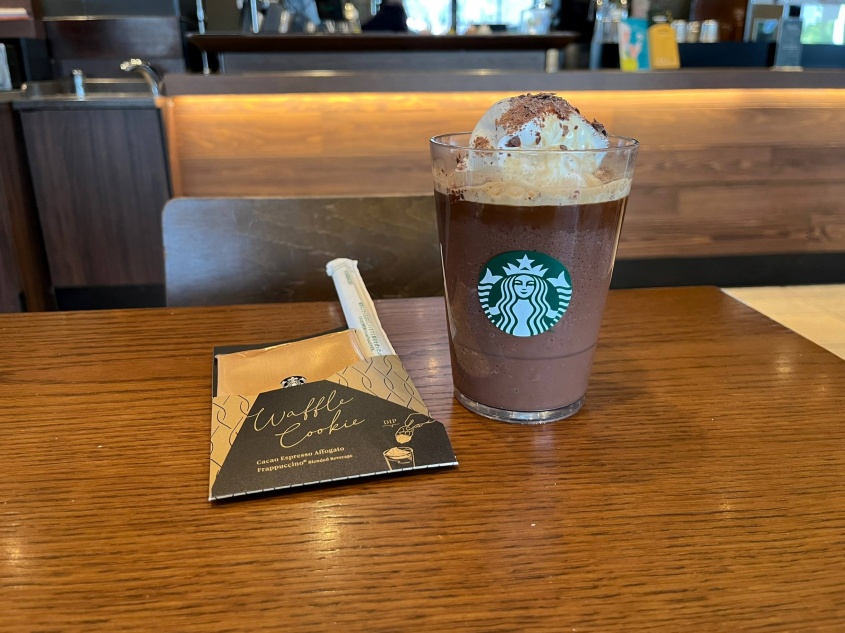 芳醇なほろ苦さとコクの共演！スタバのバレンタイン新作『カカオ エスプレッソ アフォガート フラペチーノ®』