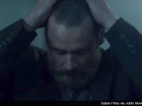 ジム・キャリーがユーモアと正反対の境地に挑む！スリラー映画『Dark Crimes』予告編が公開