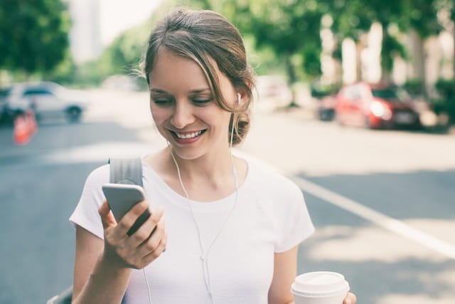 Tシャツ　女性　ファッション