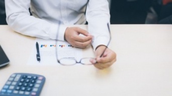 男子が感心する「仕事が早い人」の働き方・6選