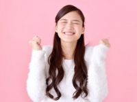 魅力は笑顔じゃないの？男性が本当に好きな「女性の表情・しぐさ」1位は、なんと○○だった！