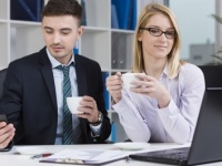 オレのこと好きやろ？　職場で自分に気があると思ってしまう女子の言動6つ！