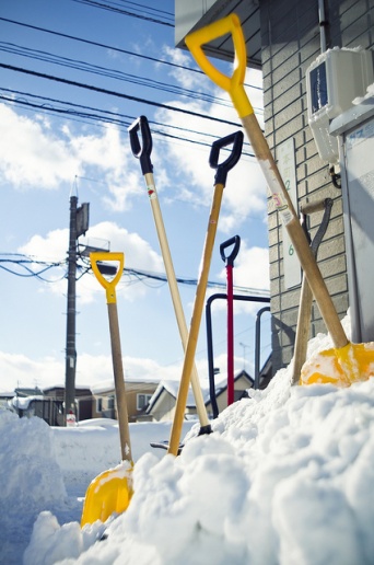 除雪中のイメージ写真（onigiri-kunさん撮影、写真はイメージです）
