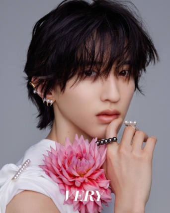 道枝駿佑(なにわ男子)登場！　5/7(水)発売『VERY』　インタビューでは「家族とのエピソード」も！！