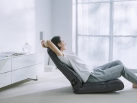 リラックス×ストレッチ。体を労わる2WAY座イス発売