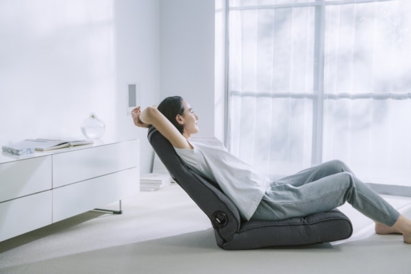 リラックス×ストレッチ。体を労わる2WAY座イス発売
