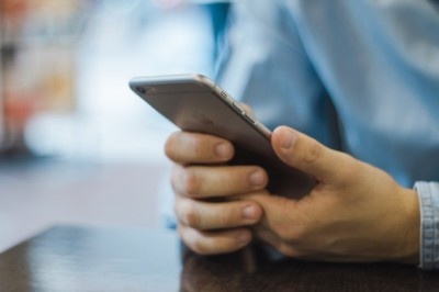 下心をぐっとこらえて！　男子がこっそりやってるLINEでの駆け引き4選