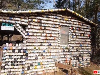 3万個のマグカップに完全に覆われた「マグカップの家」