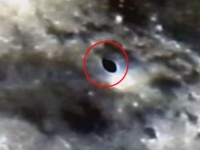 これが噂の「ブラックナイト衛星」なのか？月を横切る謎の黒い物体が撮影される