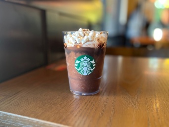 ほろ苦いちょっと大人なスモアをスタバで♪『スモア チョコレート フラペチーノ®』実食レポ