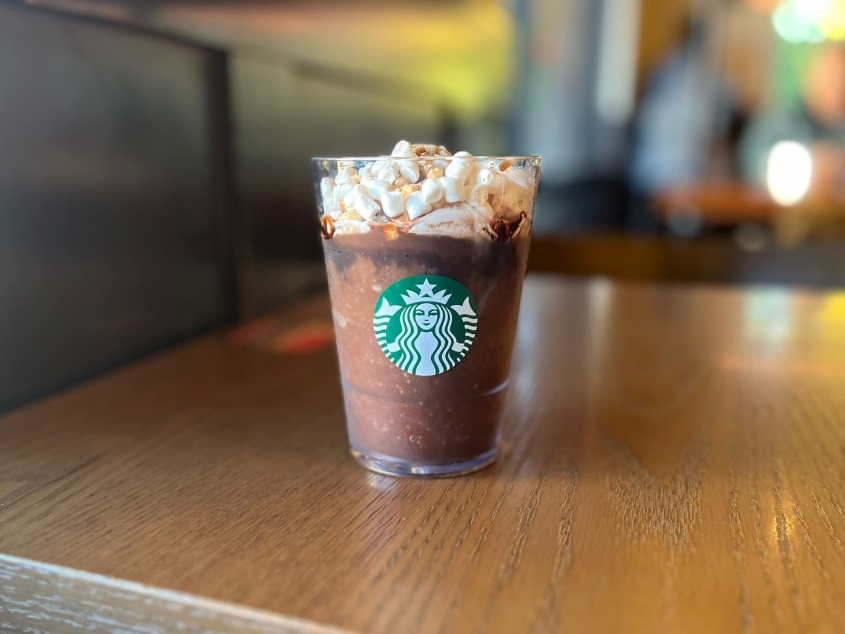 ほろ苦いちょっと大人なスモアをスタバで♪『スモア チョコレート フラペチーノ®』実食レポ