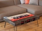懐かしい「カセットテープ」型のテーブルがクール！　そして切ない…