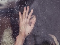 〇〇を隠すのはアウトの可能性高い!?　男性が彼女の浮気を疑ってしまう言動9つ！