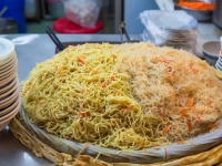 客に何度来てもらう為、料理に麻薬成分、ケシの粉を混ぜて販売していた屋台店主が逮捕