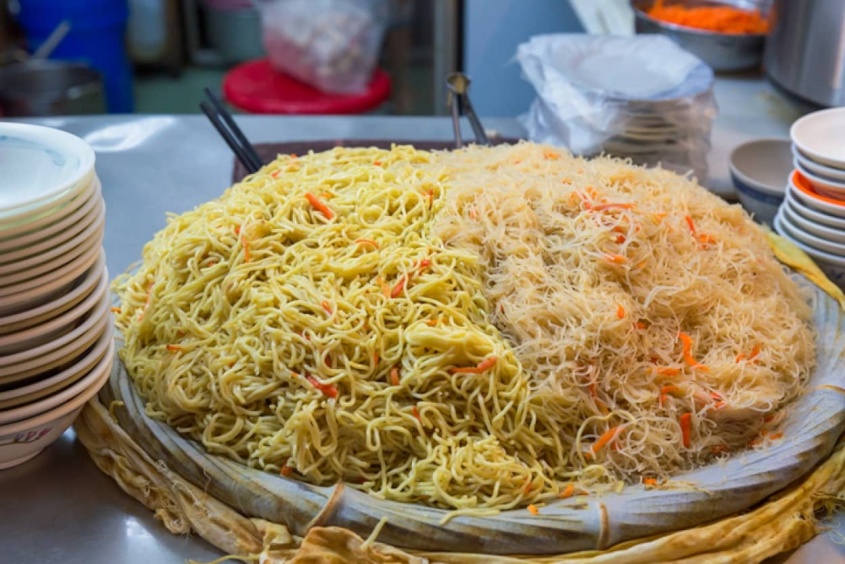 客に何度来てもらう為、料理に麻薬成分、ケシの粉を混ぜて販売していた屋台店主が逮捕