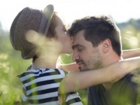 キスのテクに自信がある女子●●％「歴代彼氏に褒められた」「相手が喜ぶ」