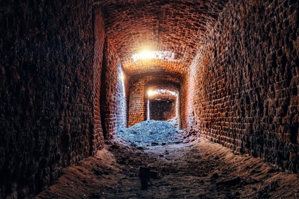 家の地下に19世紀のトンネルを発見！