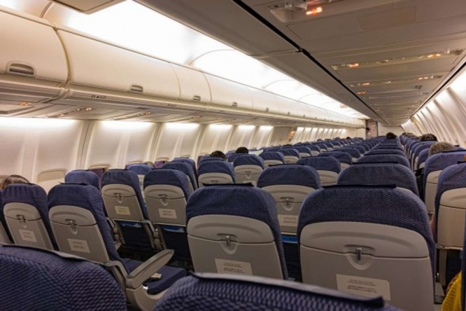 飛行機の中で子供が泣いてしまい...（画像はイメージ）