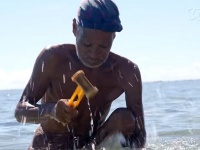 20年間無人島で裸で暮らす日本人男性を海外メディアが一斉報道