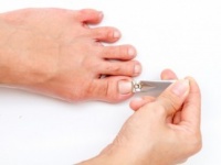 え、マジでそれだけ!?　足の爪のあいだにたまる「垢」を取り除いている人はどのくらい？