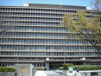 大阪地方裁判所（スケロクさん撮影、Wikimedia Commonsより）