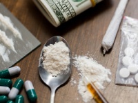薬物犯罪者の社会復帰と贖罪のあり方とは？（shutterstock.com）