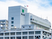 居酒屋で『女性従業員にわいせつ行為』　市役所職員(56)逮捕　職員は「無理やりしたつもりはない」