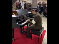 カッコよすぎる（画像は札幌市交通局公式ツイッターの投稿より）