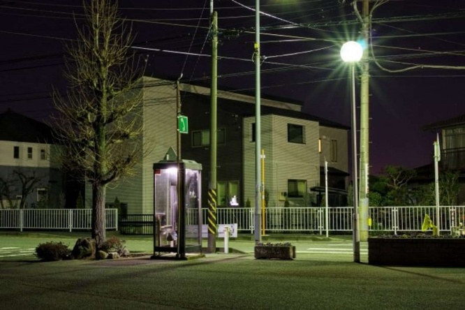 電話ボックスに居た男性に助けを求めると（画像はphotoAC）