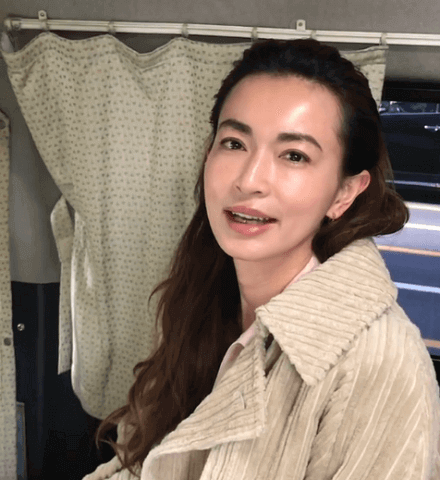長谷川京子 つやつやお肌で仕事始め報告に スキンケア教えて の声 1ページ目 デイリーニュースオンライン