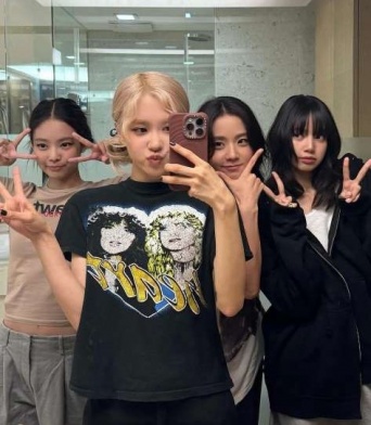 Instagram:ROSÉ(@roses_are_rosie)より