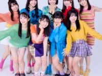ラフ×ラフ・(左上から時計回り) 吉村萌南、齋藤有紗、夏目涼風、佐々木楓菜、高梨結、林未梨、藤崎未来、永松波留、日比野芽奈