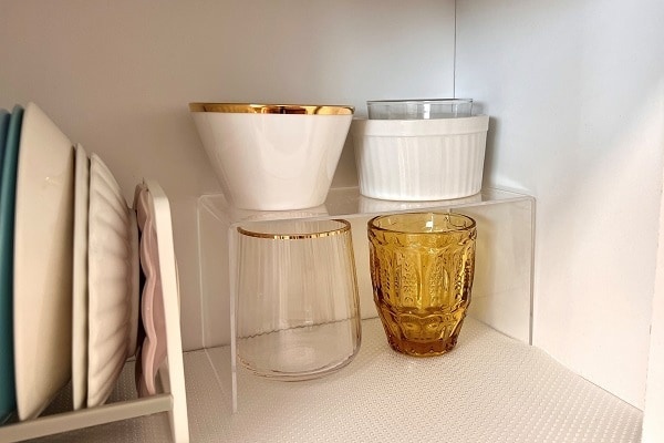 使い方無限！　ダイソーの「ディスプレイスタンド」が収納に大活躍