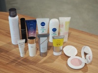 今年の夏はUVカットだけじゃない！　コスメオタクが選ぶ“多機能日焼け止め”