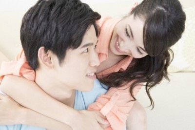 【男女別】後ろから抱きしめる心理とは？