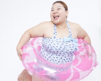 腹出てるやんけっ！　「水着姿の女子の体型にガッカリした瞬間」3選