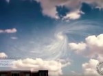 地球の危機！？　上空の巨大な渦に、ぜんぶ巻きこまれて消えた