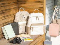 春のパステルカラーが魅力的。「ことりっぷ×&#038; chouette」コラボリュック＆バッグ発売